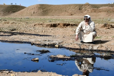 伊拉克北部的石油泄漏污染了农田，导致大片土地荒芜