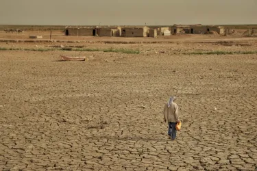 水资源短缺威胁着伊拉克南部成千上万居民 对爆发部落冲突的担忧